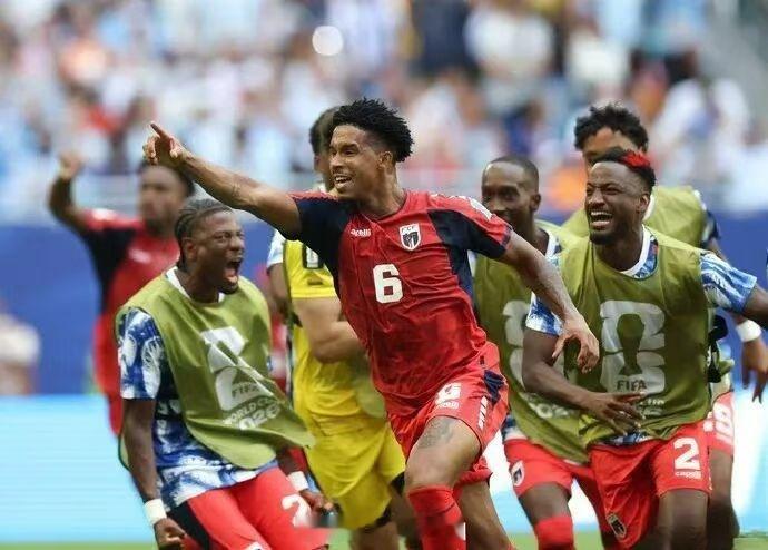 世界杯小组赛（第39场）H组第二轮佛得角🇨🇻队2:2逼平乌拉圭队🇺🇾。⚽