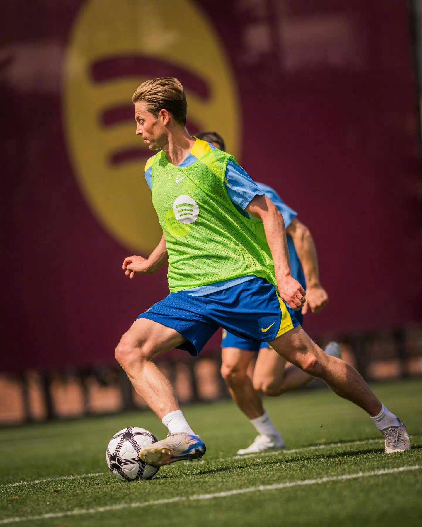 巴萨正式向欧足联申诉据《每日体育报》消息，欧冠首回合失利后，巴萨更衣室依旧保持强