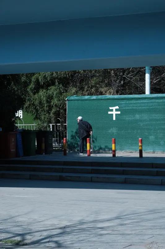 “人到七十古来稀”，此语出自杜甫的“酒债寻常行处有，人生七十古来稀”。为何这么讲