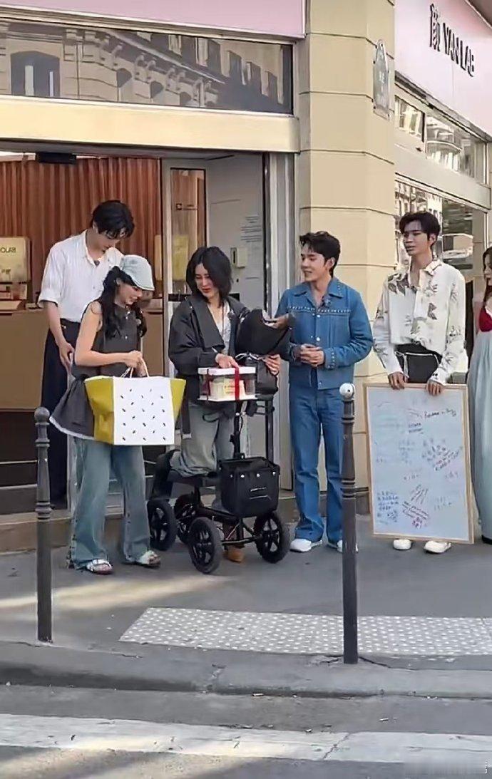 尚雯婕[超话]尚雯婕 我们可是专业的巴黎合伙人黎合伙人们集结的号角已吹响，尚雯婕