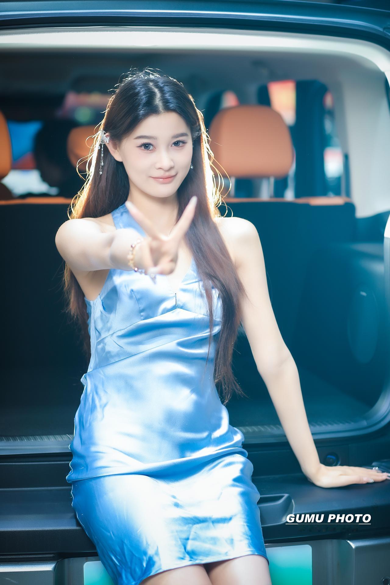 2025重庆汽车消费节长城展台模特小姐姐