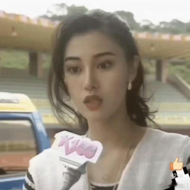 当年的李嘉欣确实是美的过分，都说她是恃靓行凶 