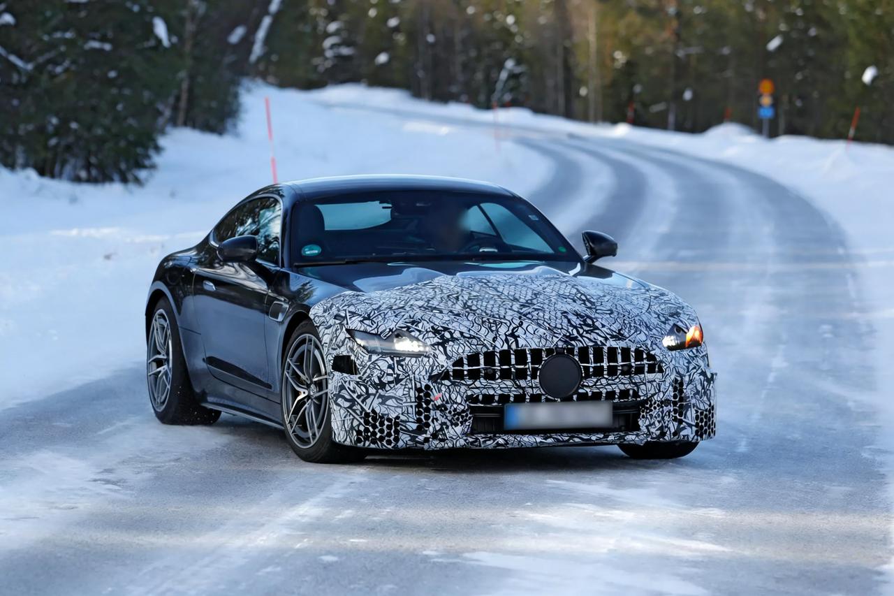 新款AMG GT双门轿跑谍照曝光  电动尾翼+碳纤维套件
 
外观，前脸进气格栅