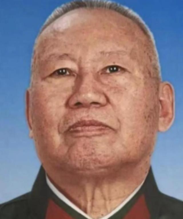 1978年，原空军副司令张积慧被撤职。被关了两年后，转业的他，到成都420厂当副