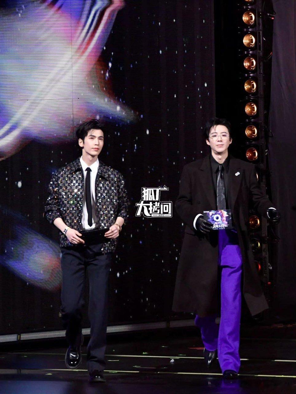 张凌赫刘宇宁调话筒刘宇宁张凌赫调话筒 张凌赫刘宇宁调话筒，太权威了 