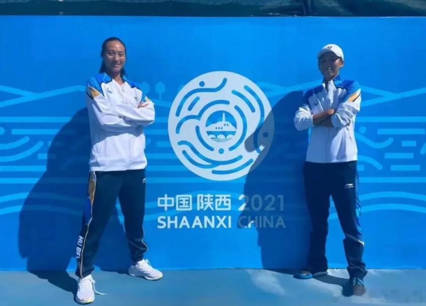 郑钦文尤晓迪八年后再交手 2021年全运会女双铜牌是她们一起拿的，联合杯她们一起