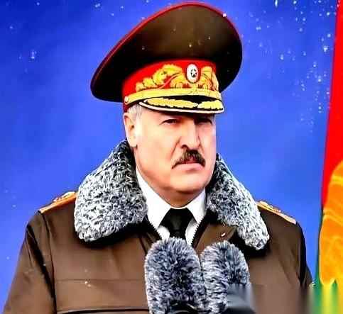 卢卡申科这个老狐狸，一句话就把咱们的底牌给掀了。
他说，中国人，遇事不急。
短短