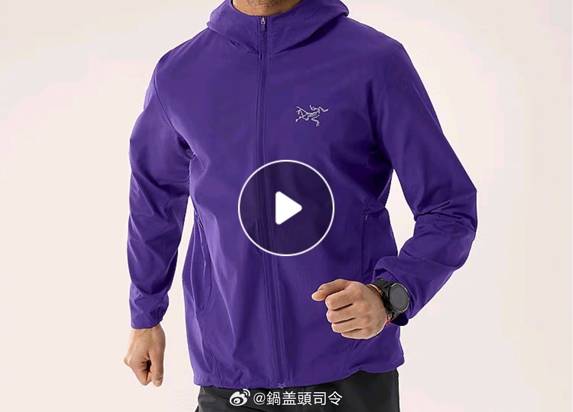 前两天不是说我买了一件紫色防晒服么，好多网友问我有没有图片，我一直没找到，今天刷
