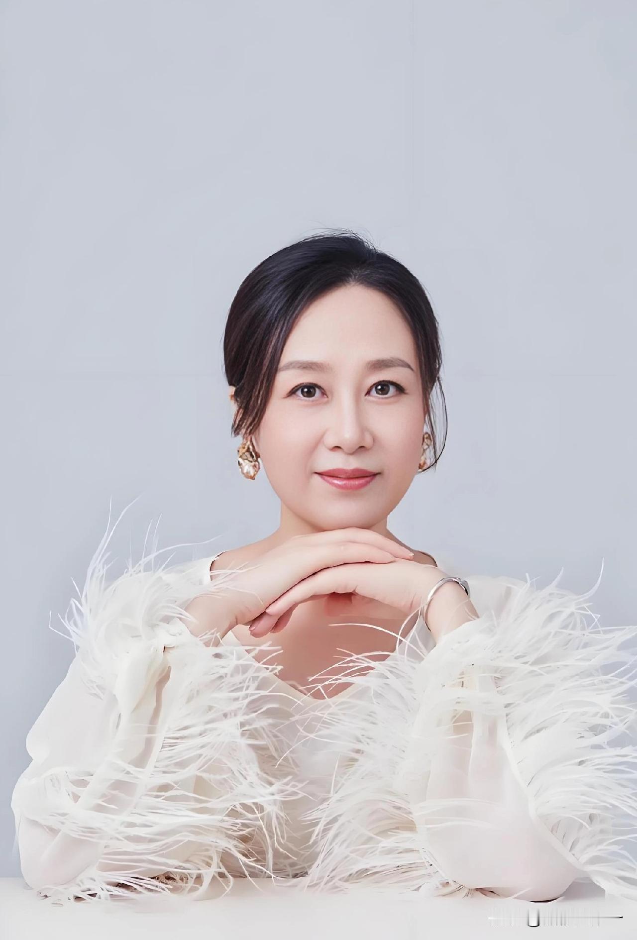 大家有没有觉得，

就演唐嫣老妈这演员吴玉芳，

只要是她演的剧，无论在剧中演谁