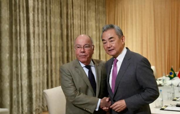 中美博弈白热化，为啥东盟11国坚决不站队？真相很现实。

马尼拉东盟外长会落下帷