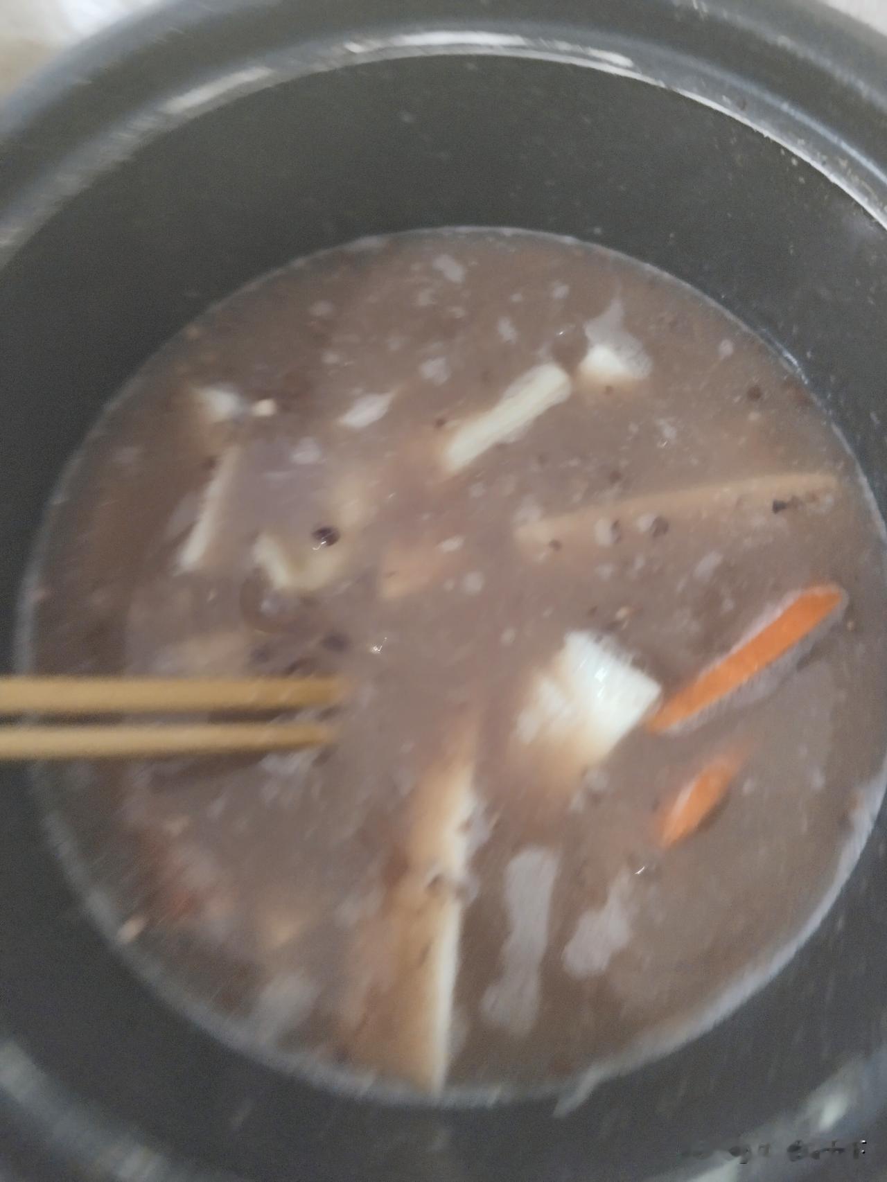 一般早餐吃粥,你家晚餐吃粥吗?你们家晚上都吃啥？我家就用电饭锅煮一锅杂粮粥，早上