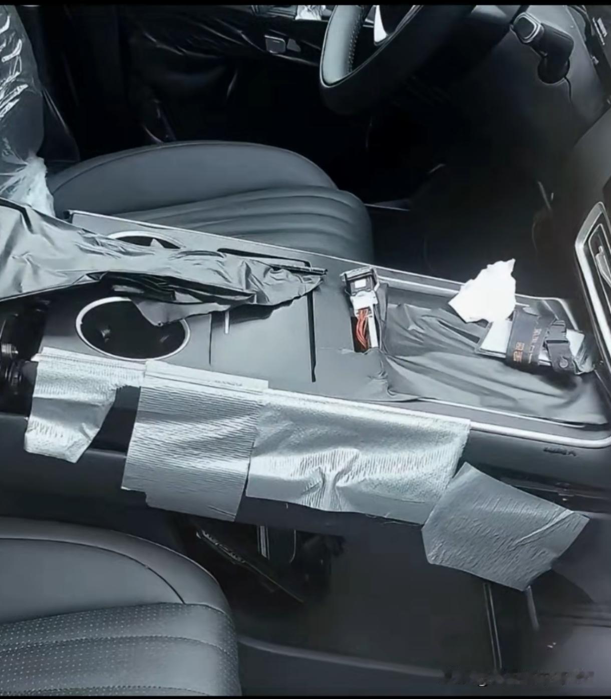 晒图笔记大赛星纪元et大改款，预计26年5月份上市。新款前脸变化不是特别大，官方