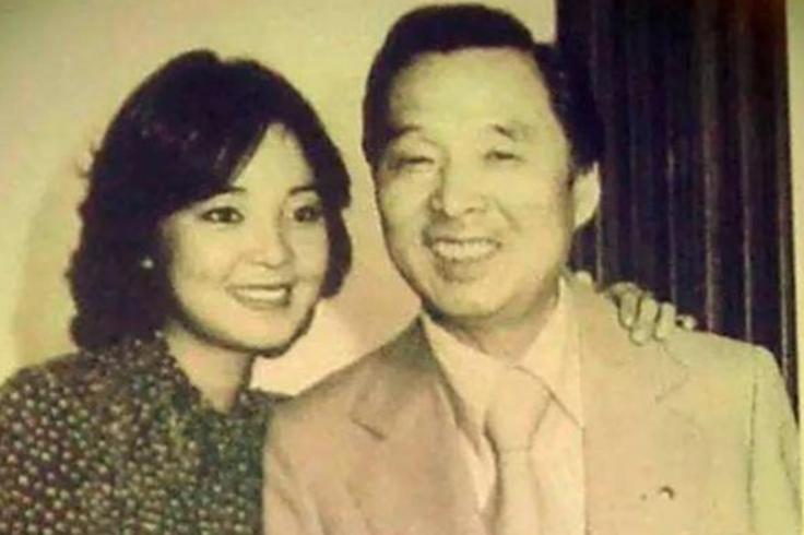 1995年5月8日，邓丽君在泰国因突发哮喘去世，年仅42岁。
 
她的逝世震惊整