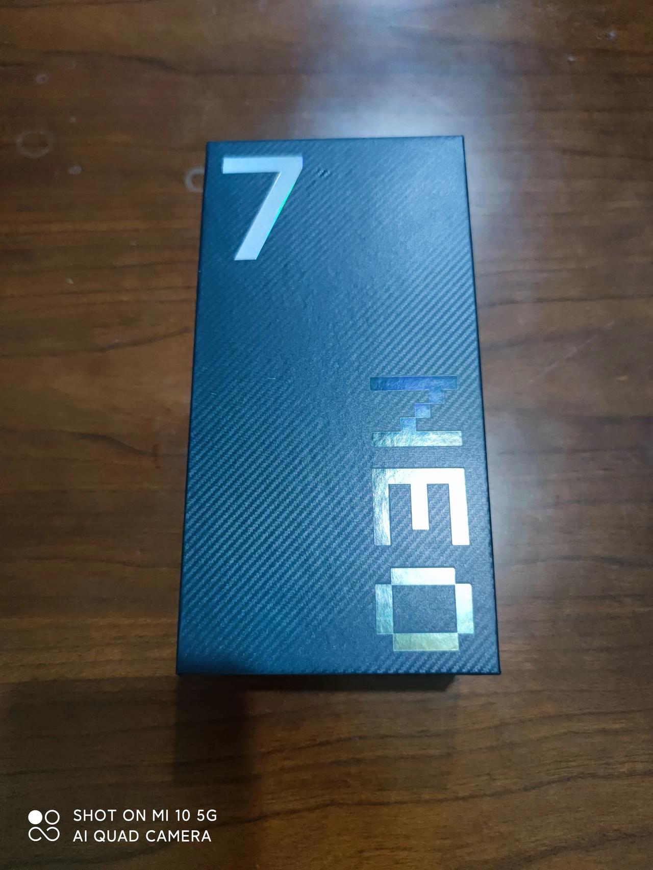 手握iphone手机装13的时代已成过去式，高性能手机才是王道！IQOO手机终于