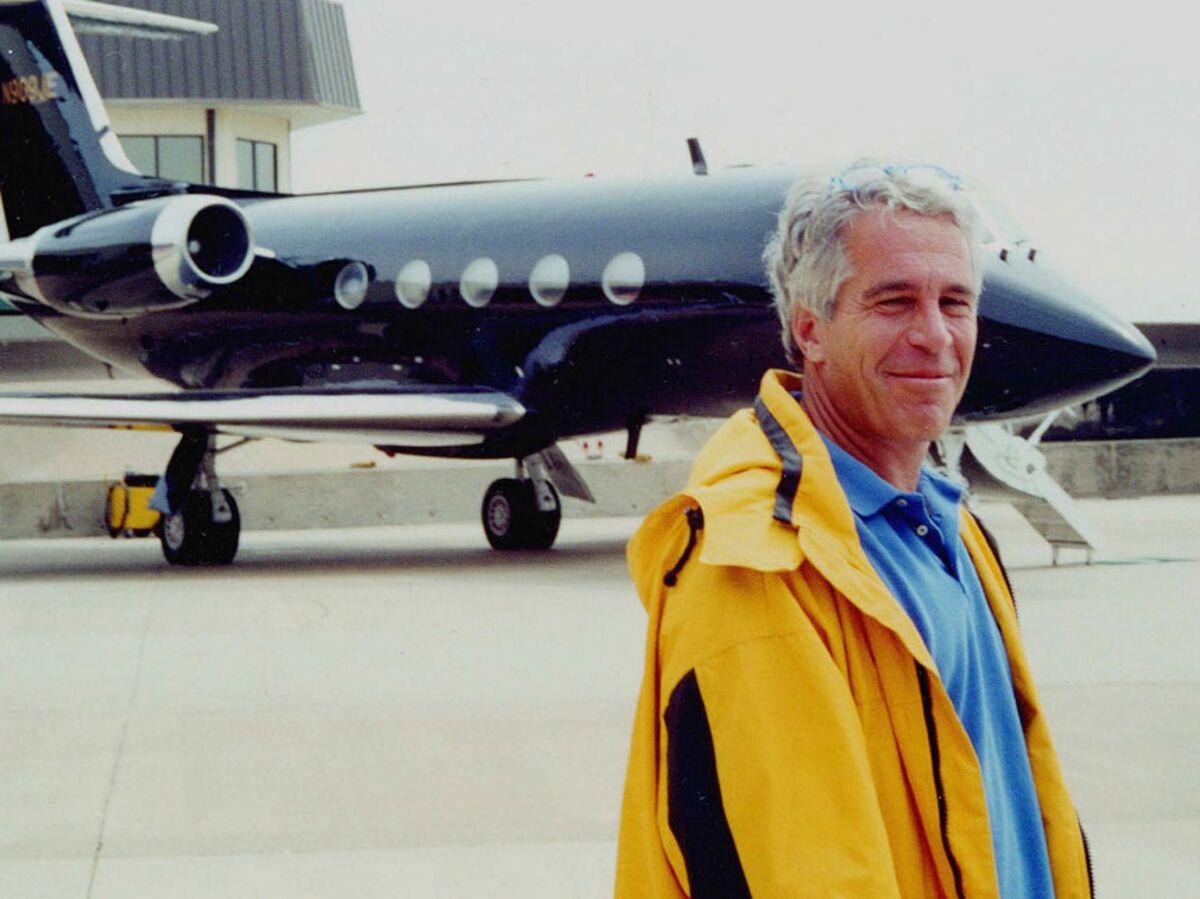 英国《每日电讯报》在2026年2月1日报道，美国司法部最近公布的三百万页爱泼斯坦