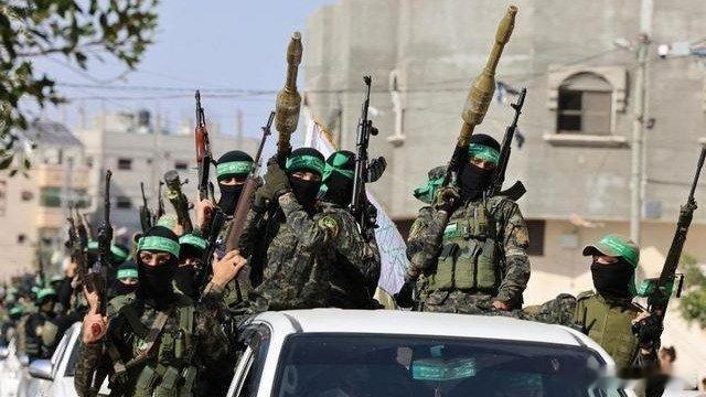 凤凰新闻【关键时刻，哈马斯再次背刺伊朗，阿萨德的教训是一点也没吸取】美以和伊朗开