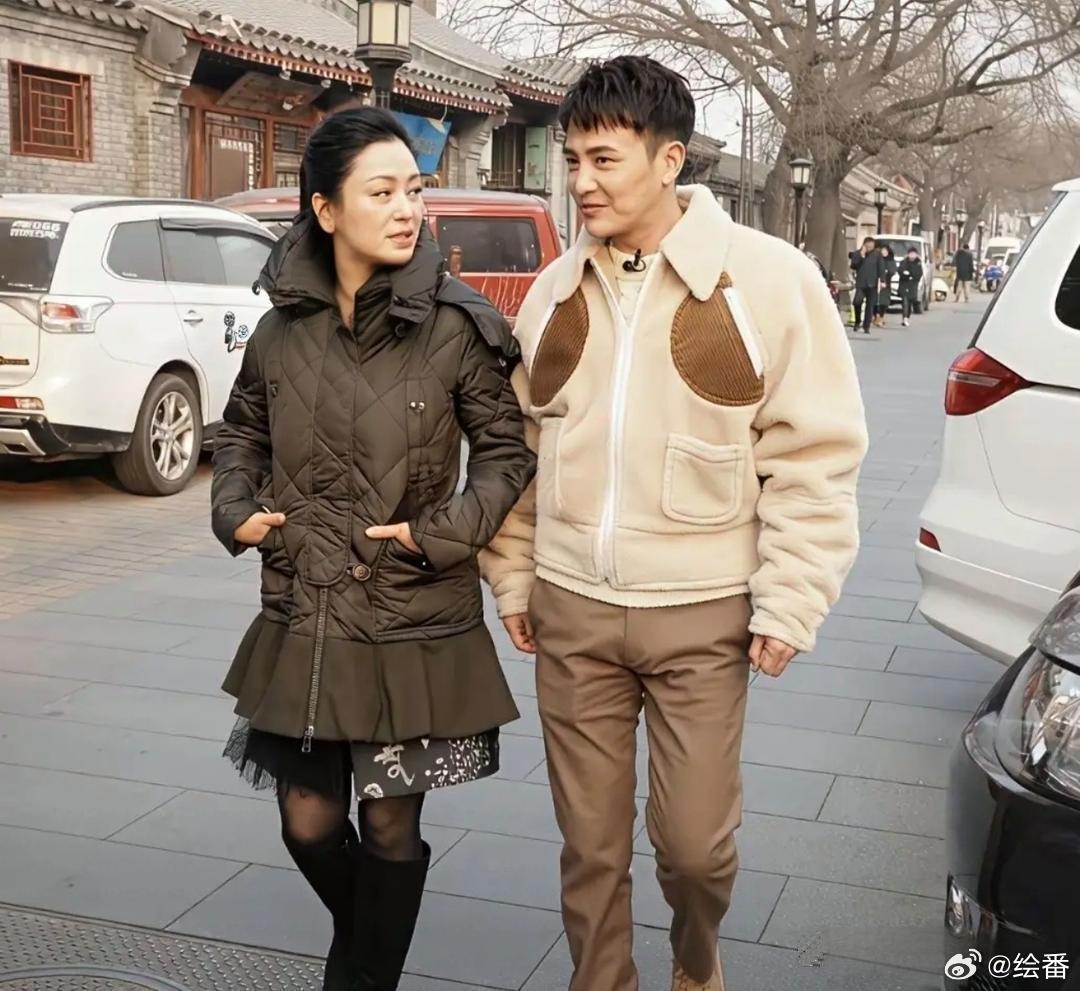 56岁的陈红没化妆的样子挺真实，跟普通人没啥差别，没感觉很美吧？ ​​​