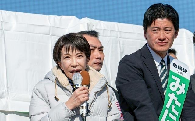 日本首相 高市早苗 2月1日发文说：“承蒙各位关心我的伤势，深表谢意。事实上，在