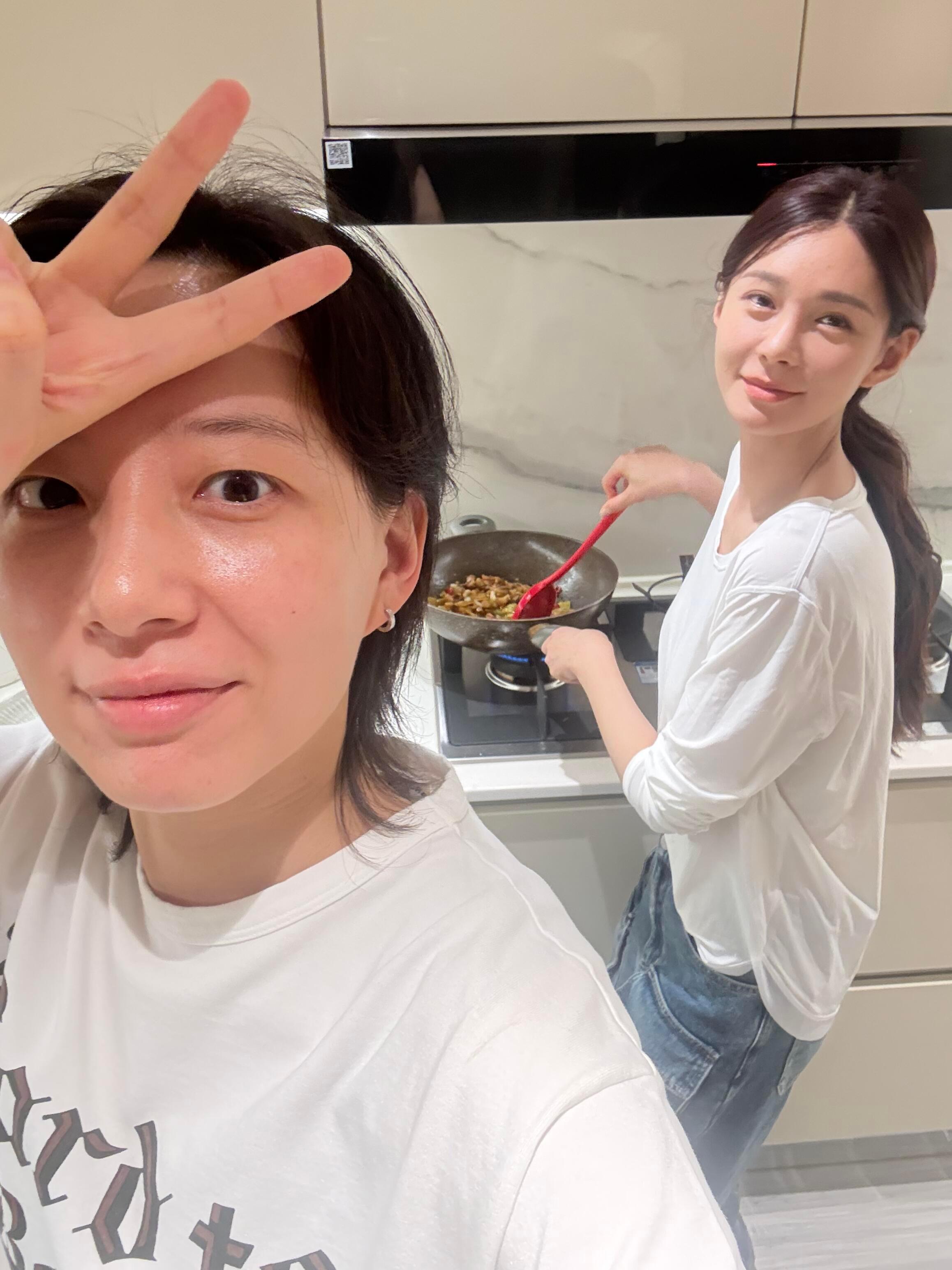 沈梦辰李斯丹妮小聚啦[打call][打call][打call] ​​​