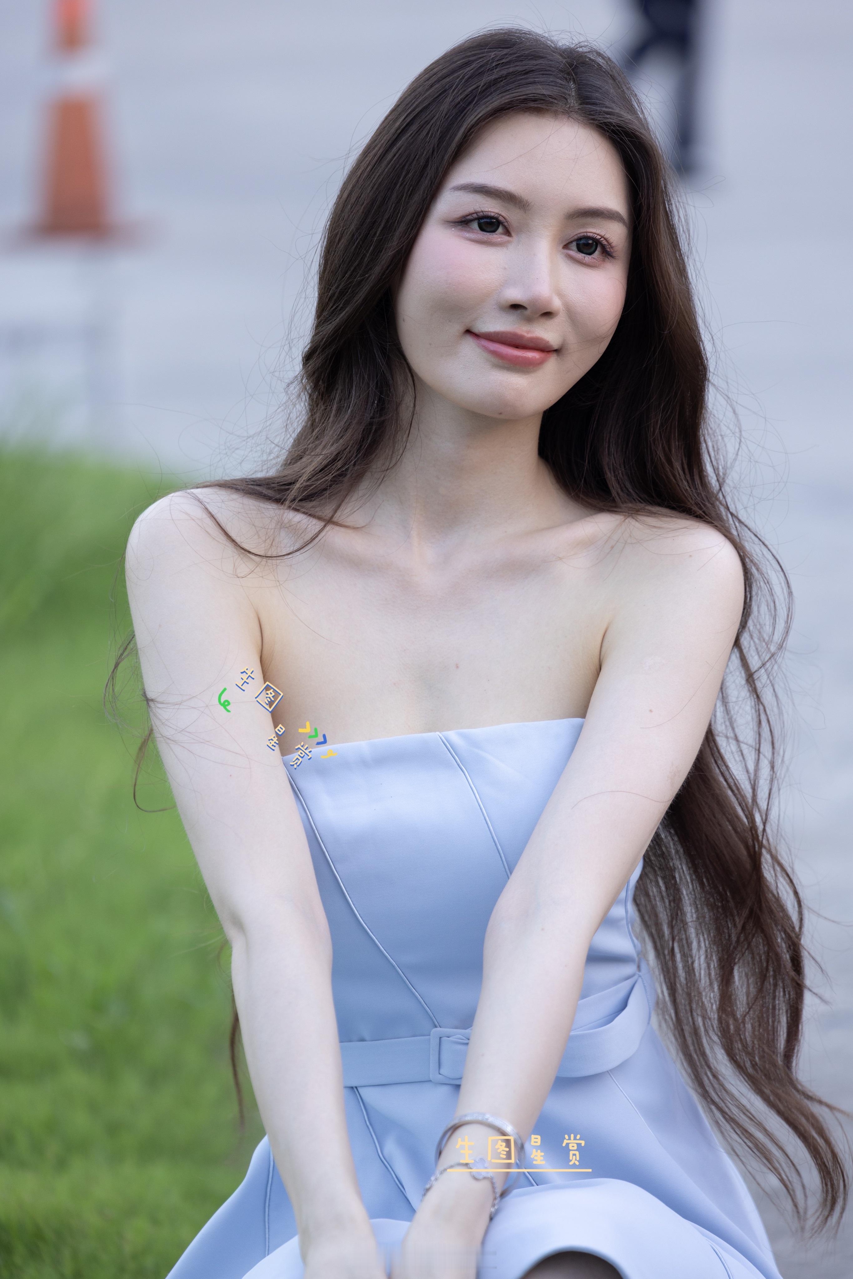 敏敏上海cj生图美貌继续掉落车模圈的颜值气质天花板🧚‍♀️🫧丝毫不逊于一线女