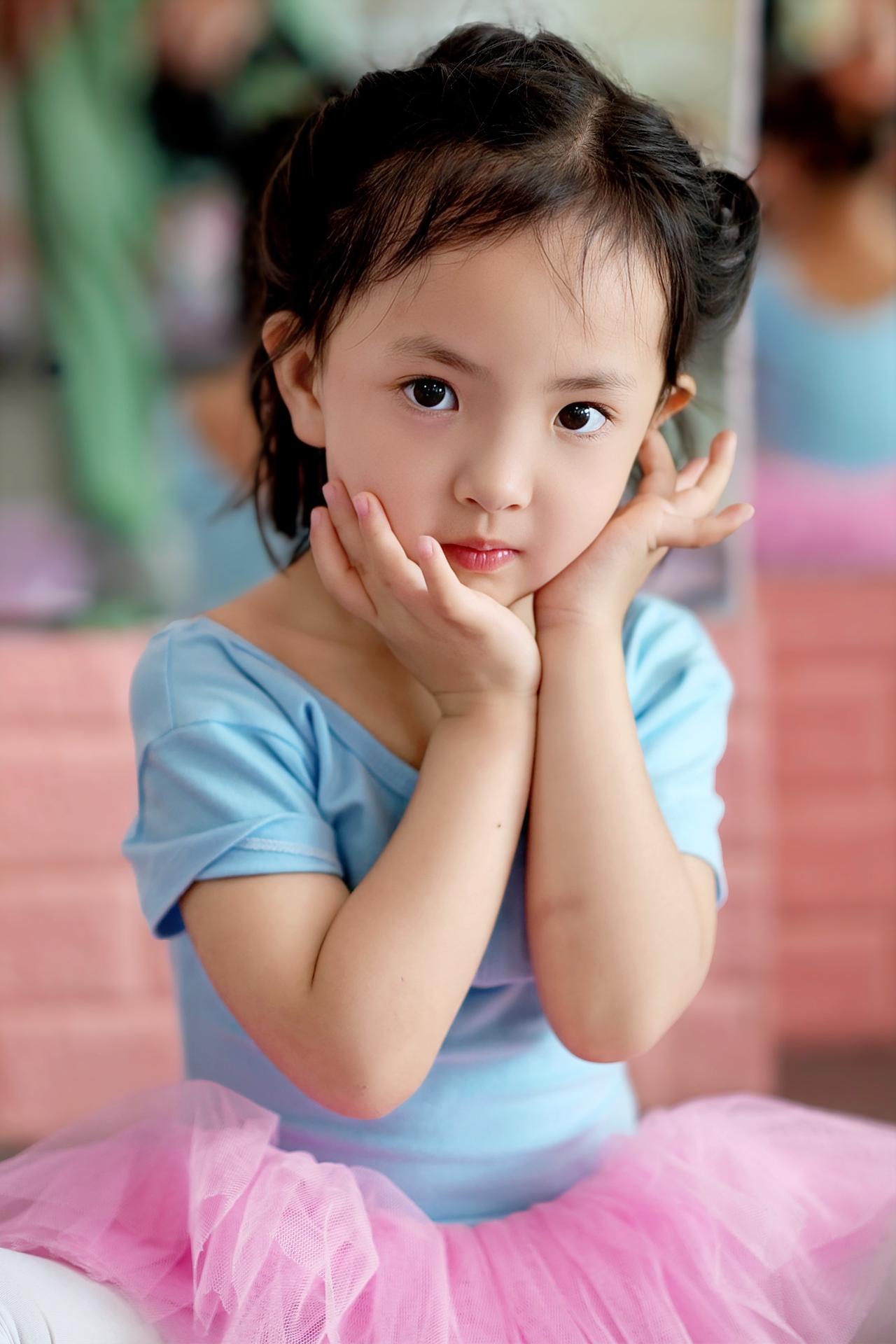 小姑娘 跳舞女孩