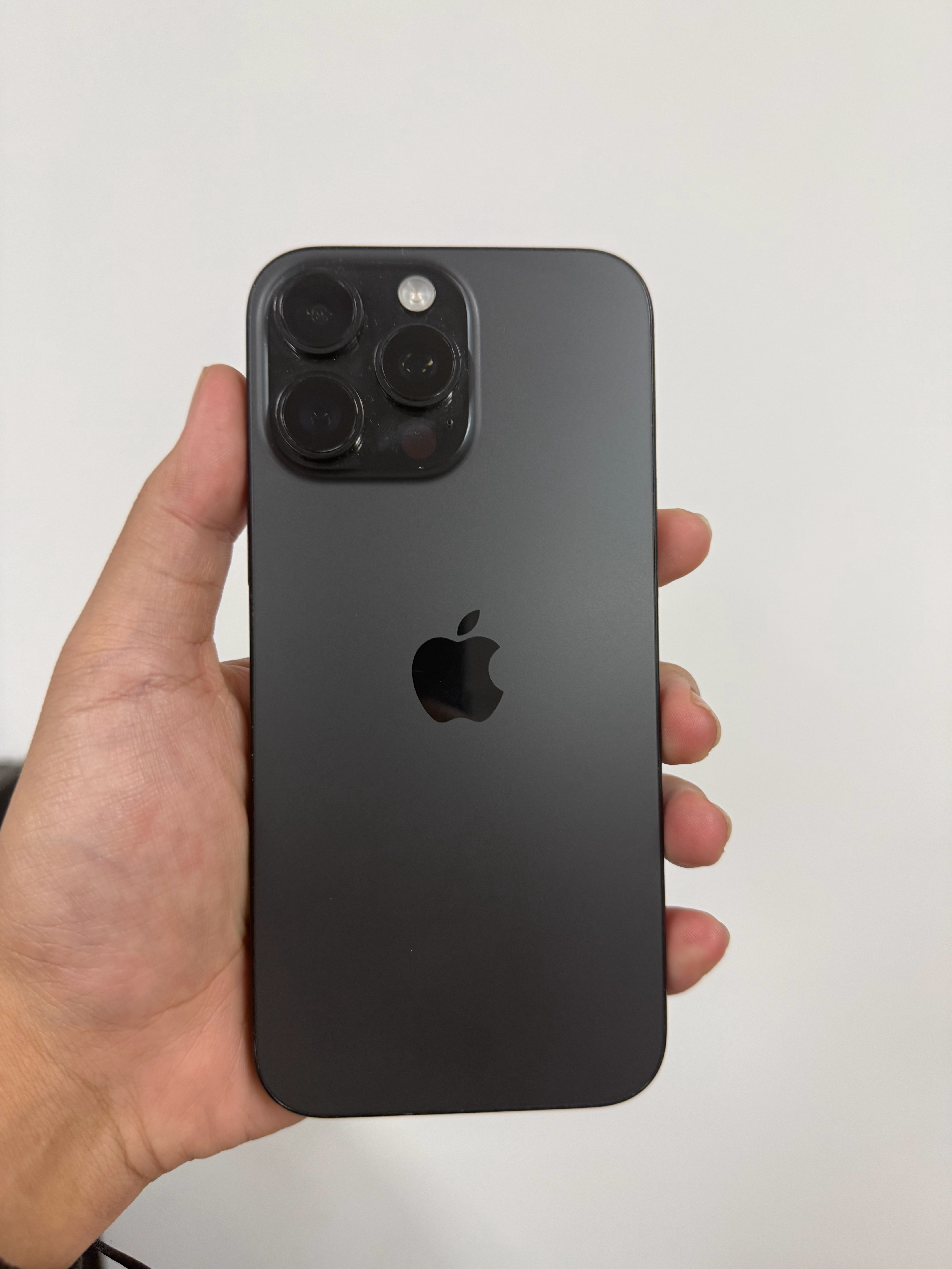 客户16PM 有锁256置换17PM有锁 256目前使用感受，两个点的提升续航更