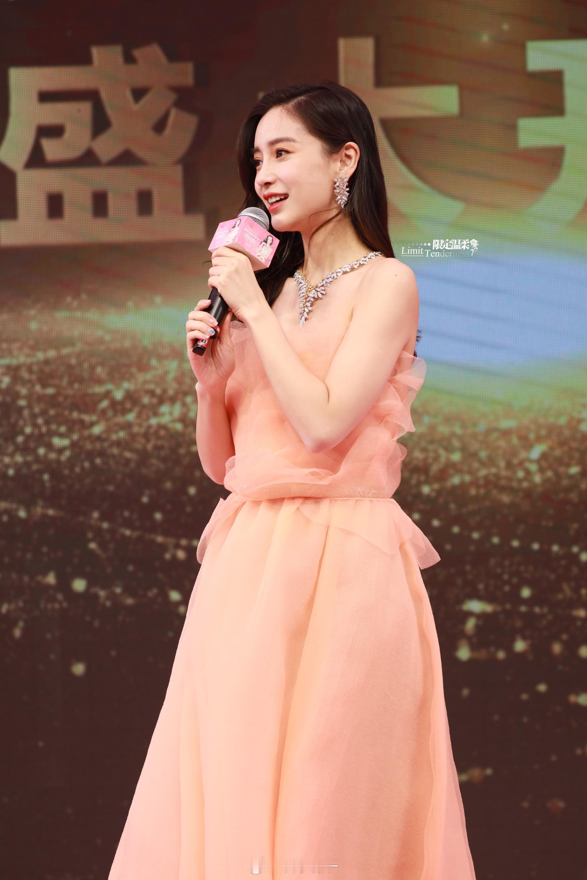 angelababy |杨颖 “你是月亮，唯一的月亮，你是星星，最闪耀的星星，你