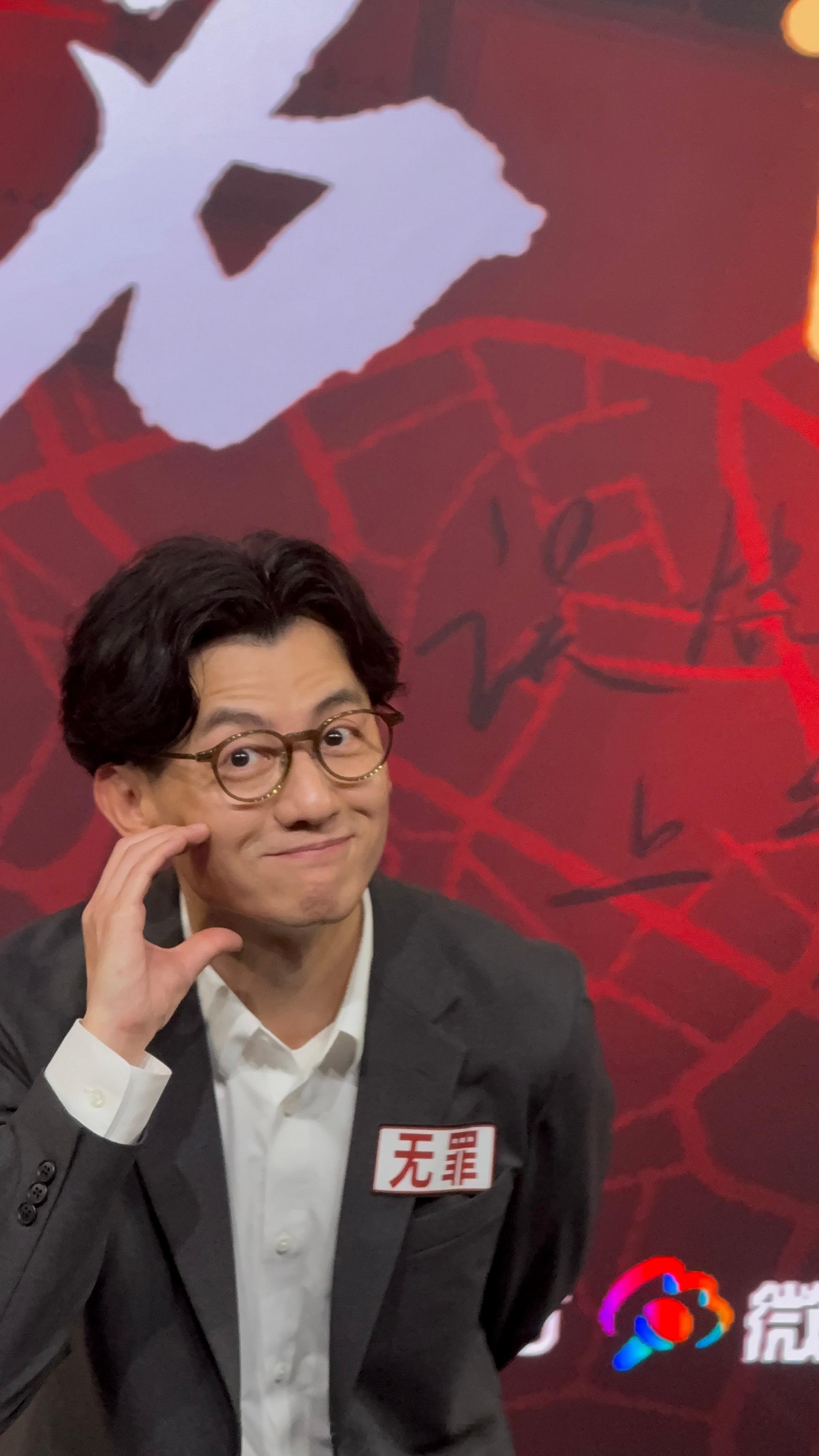 是安饭撒六连拍是安脸颊比心 太可爱了 ​​​