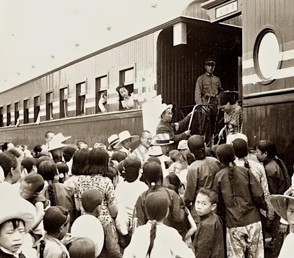 1943年，大汉奸刘儒明活埋了我方一侦察员，锄奸队几次想除掉他都没得手。张士根认