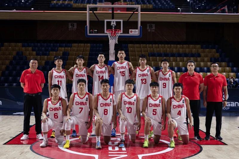 U16男篮不如直接用张懿赵杰打后卫。

中国U16痛宰韩国，凭的是锋线的绝对实力
