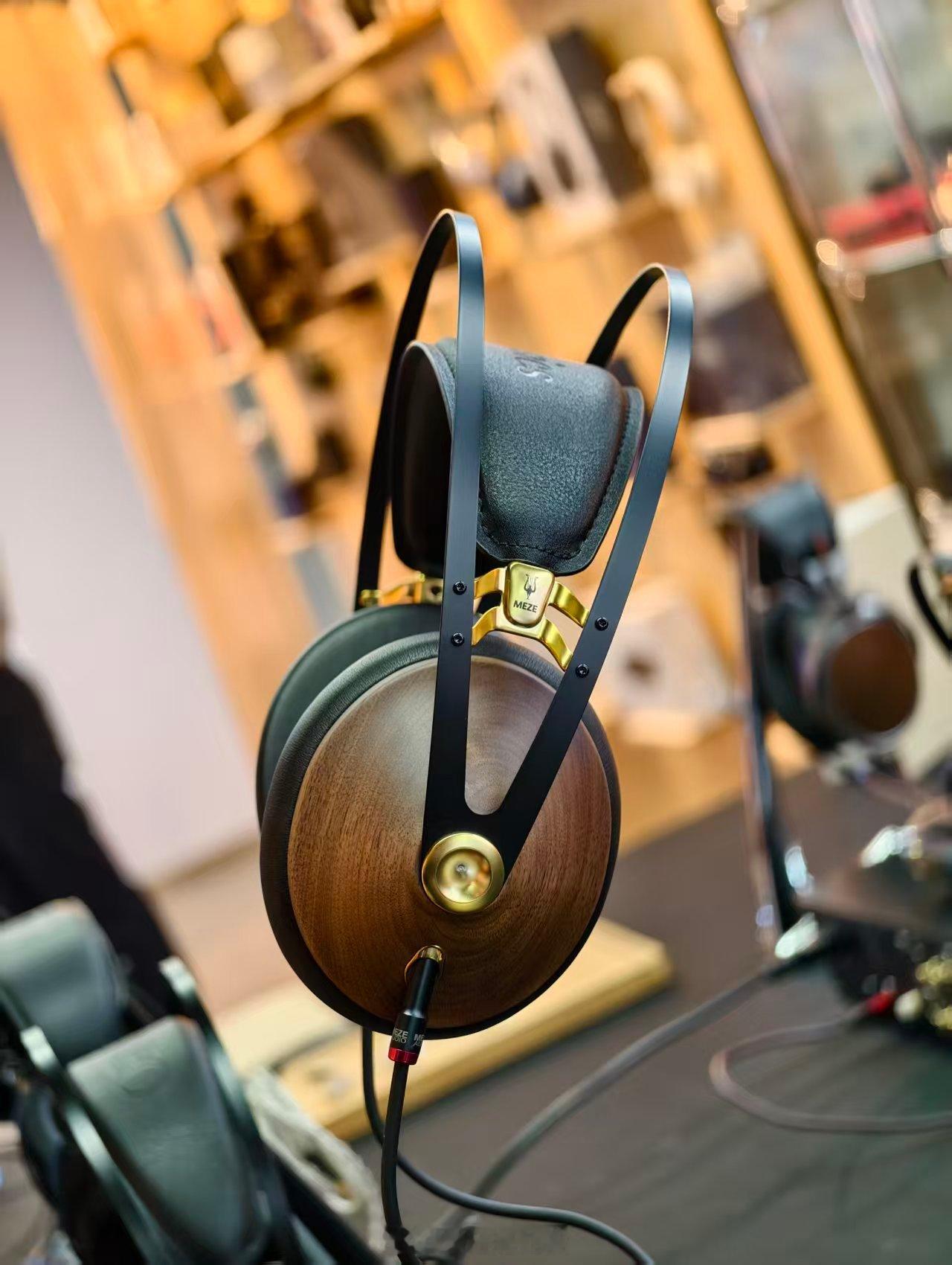 价格来啦，MEZE 99Classic V2： 2780；MEZE ELITE紫