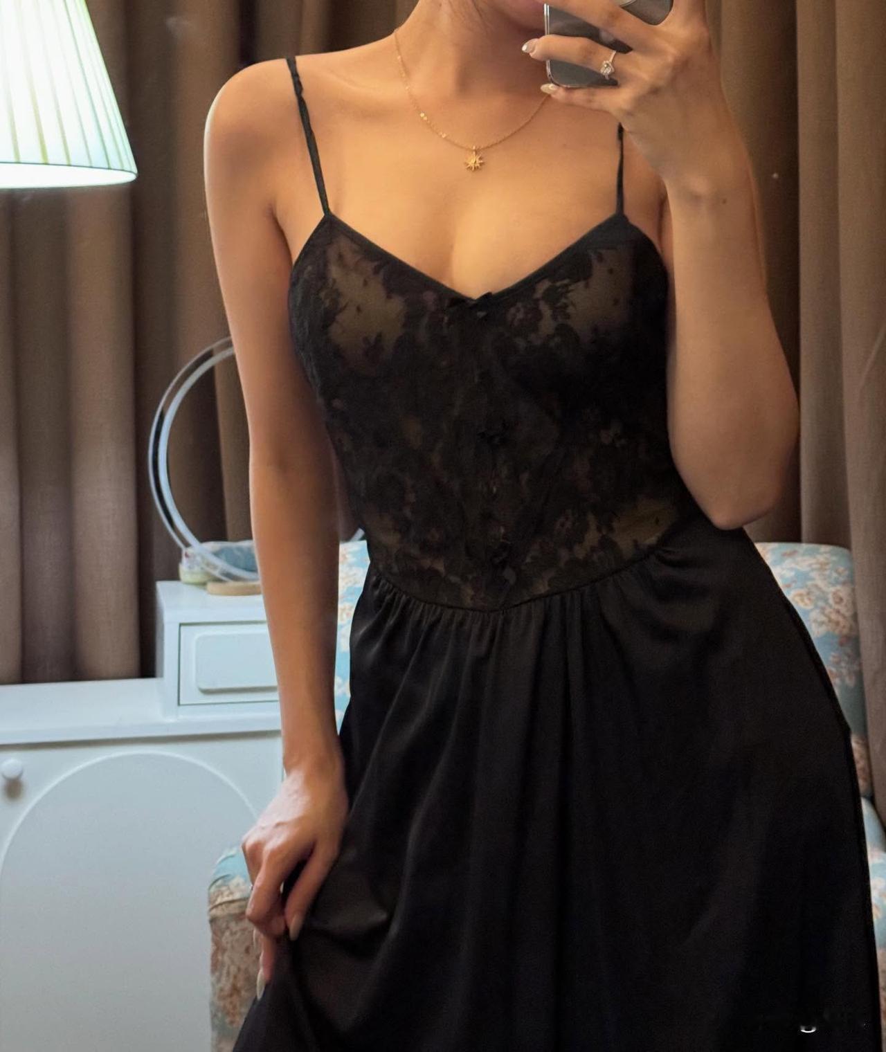 谁想要[可爱]评论区告诉我[送心]
这条黑裙一穿，直接美到失语纯欲 这条黑裙真的