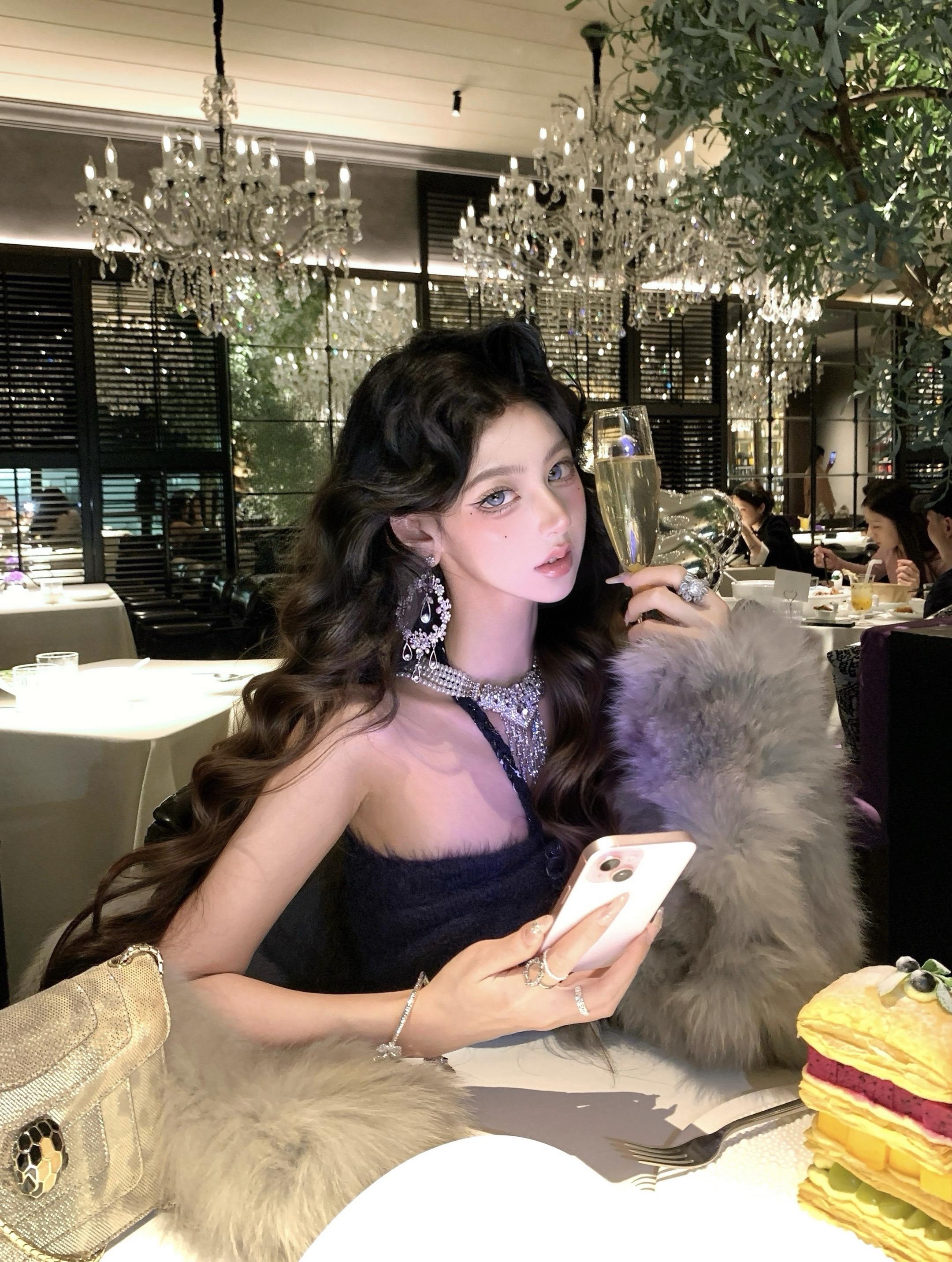 爱着你 像心跳 难触摸。。