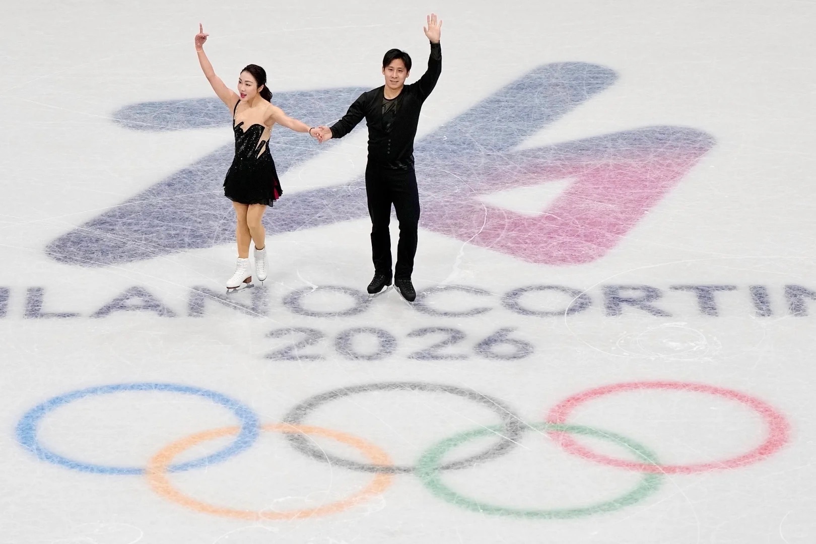 隋文静落泪道歉带伤打封闭上场，缠满绷带拼到最后，谁会真的怪你啊宝😭 米兰冬奥的