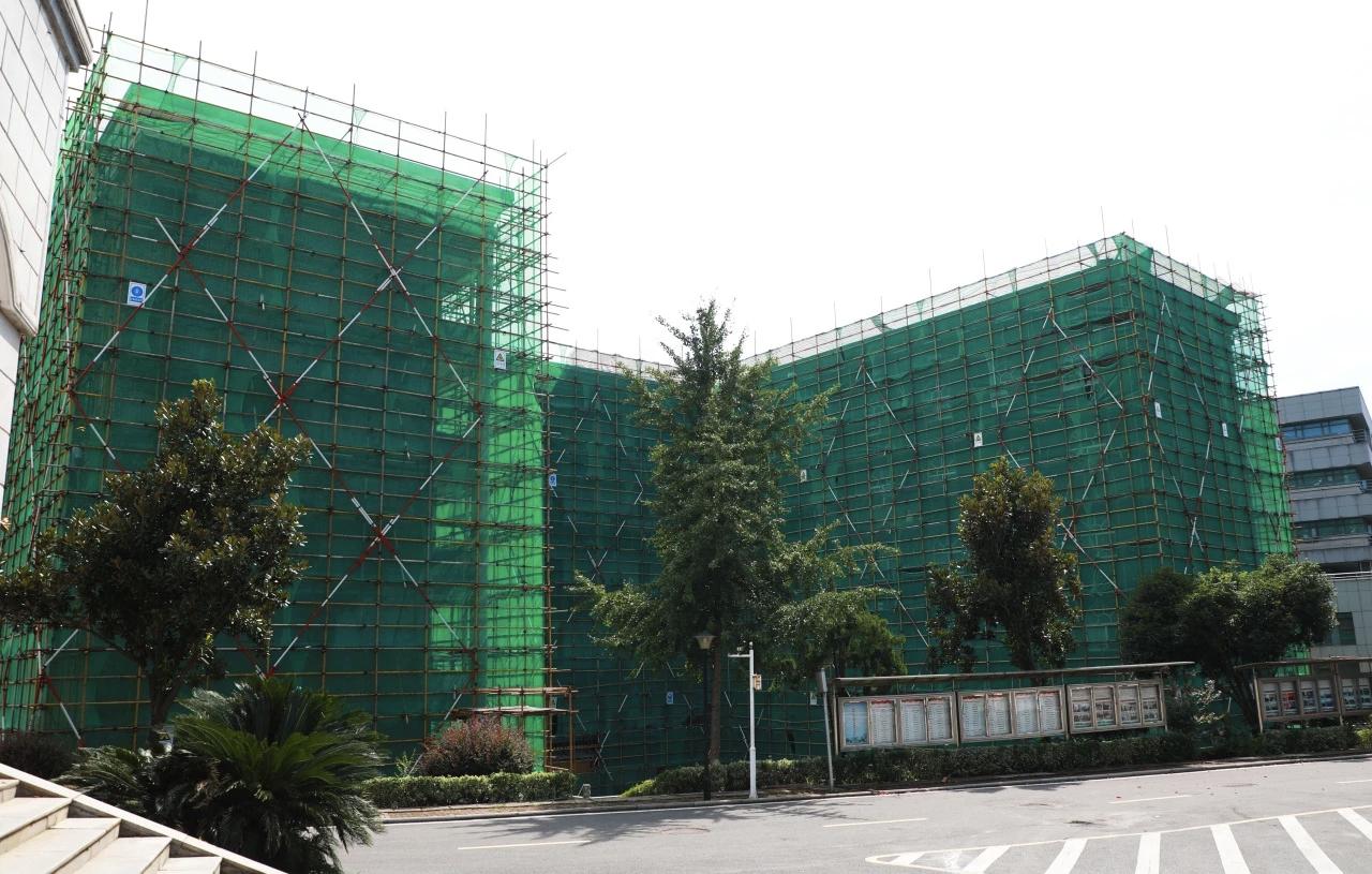 提质改造加速落地，望城一中校园修缮工程冲刺8月下旬完工
 
暑期正是校园升级改造