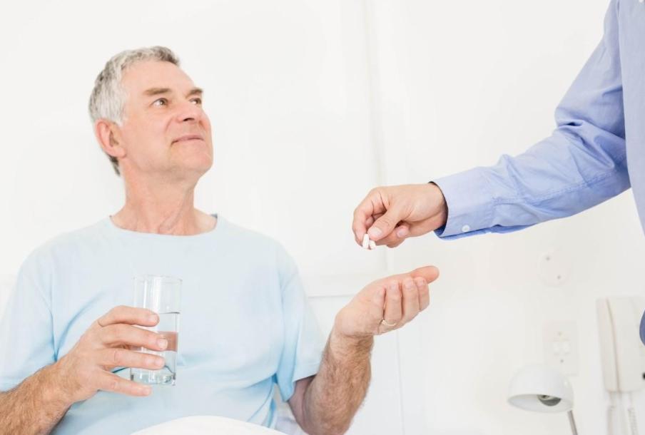 又一起吃他汀猝死！医生再三提醒：春季吃他汀的人，要警惕这3点 
 
他汀类药物救