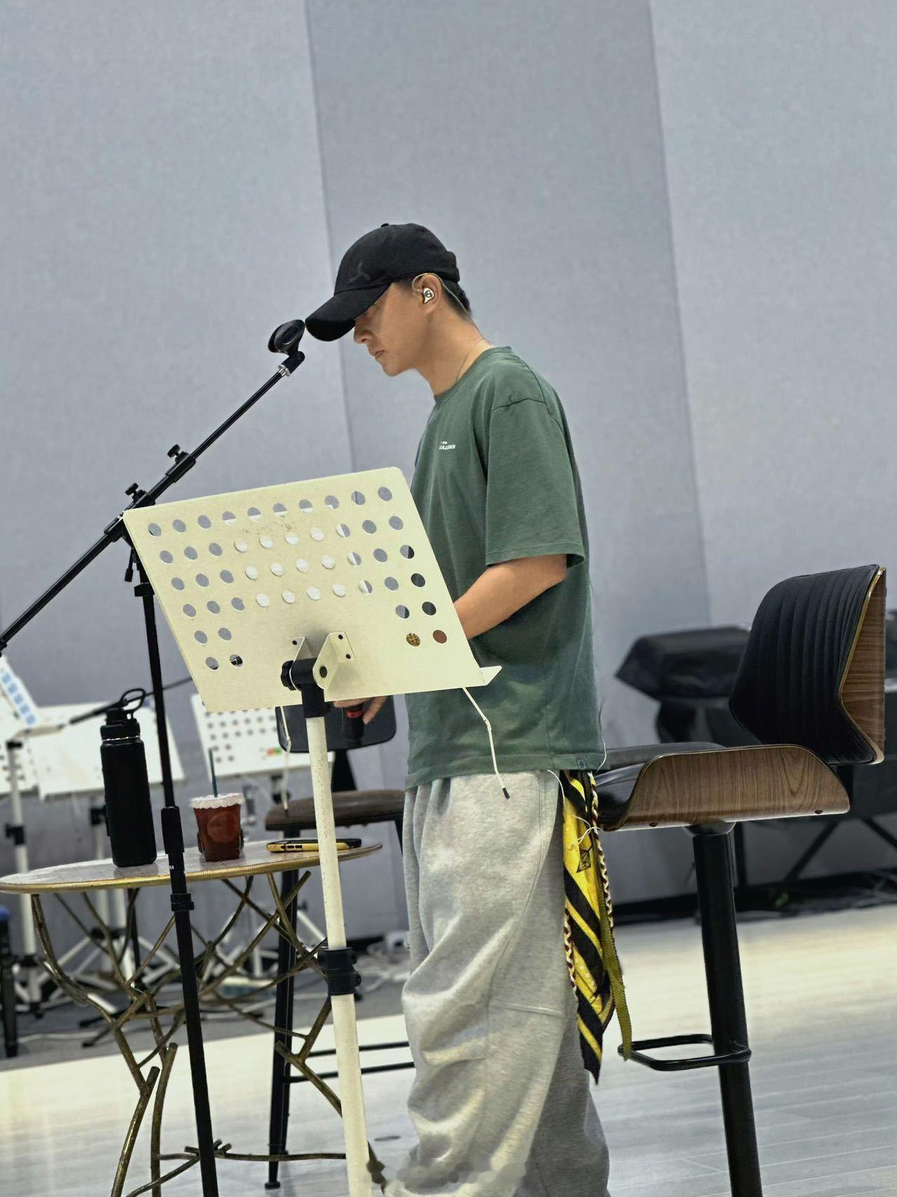 韩庚广州站歌迷想听的都有 「世界的角落」广州站歌单惊喜出炉，诚意满满，简直就是歌