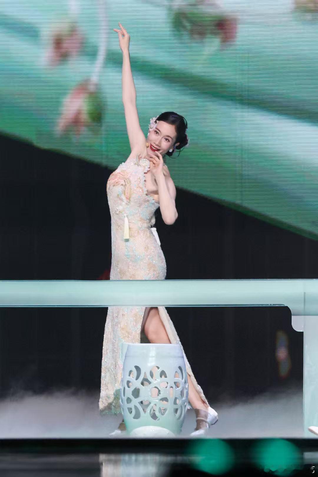 温峥嵘温峥嵘说萧蔷是定心丸乘风2026姐姐们彼此温暖，互相肯定太治愈。 