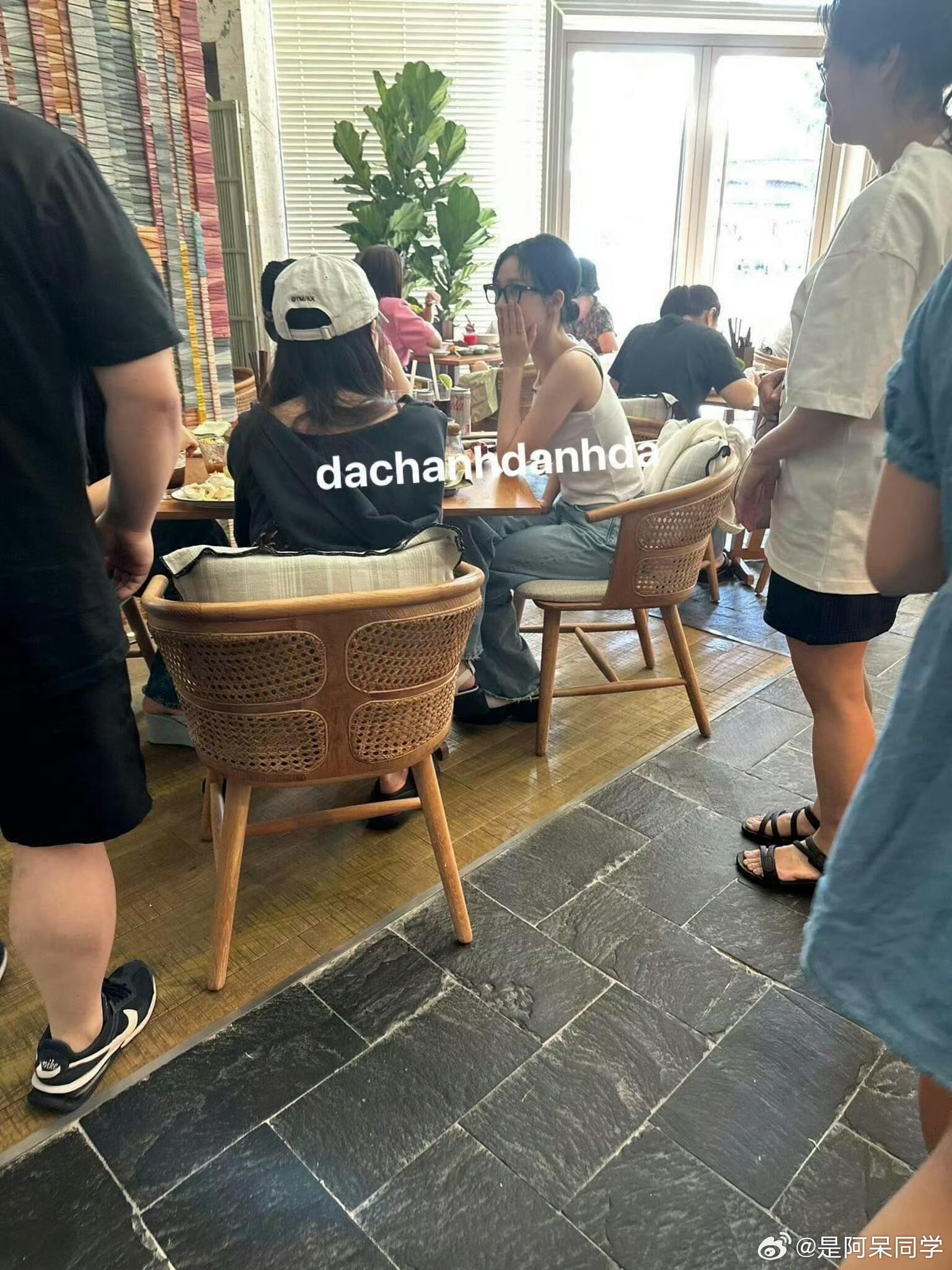 海底捞偶遇Karina 全世界都在偶遇我的女孩欧尼在路人原相机这块没输过女神状态
