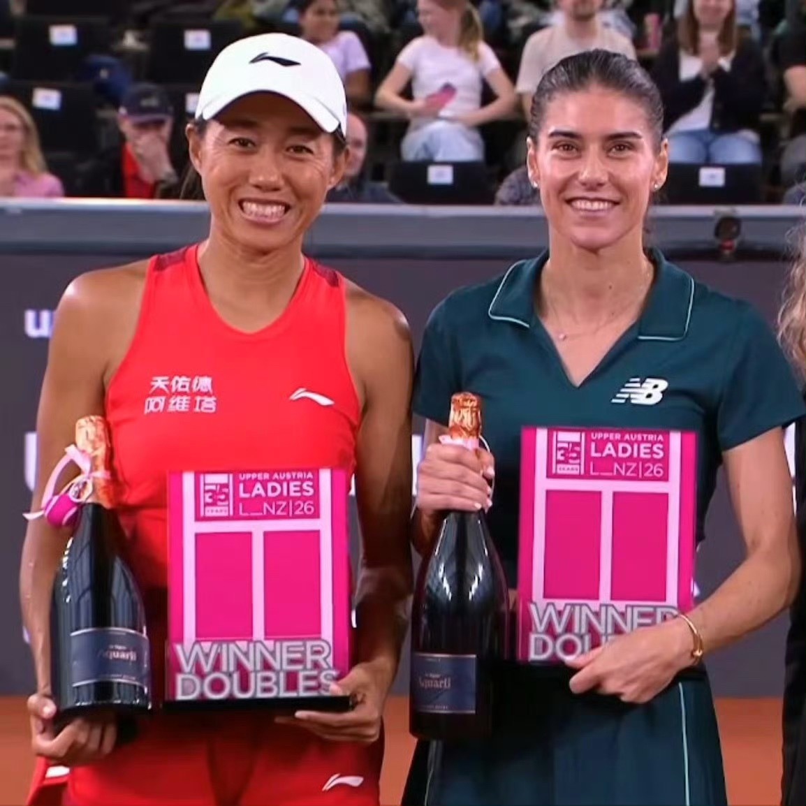 WTA500林茨站女双决赛，张帅/科斯蒂亚 6-3/6-2 击败马列科娃/什科赫