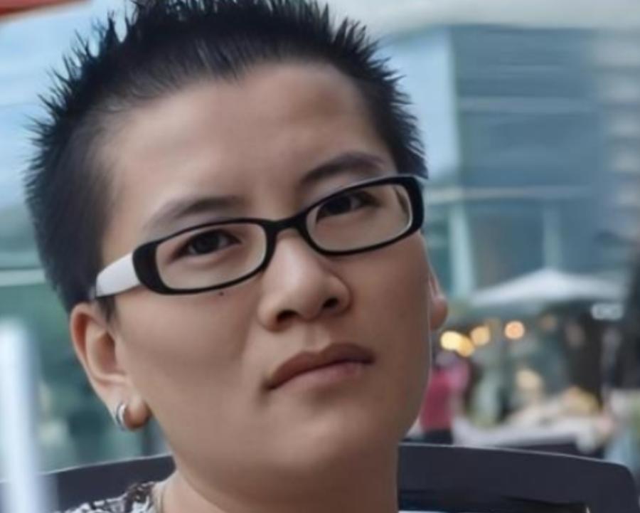2005 年，宁夏姑娘耿兰俊，做了国内首例 “女变男” 的手术，当男性器官被植入