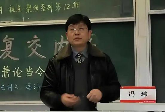 中方呼吁谨慎前往日本，然而复旦大学的冯玮却在此时，高调推荐中国学生去日本，并把这