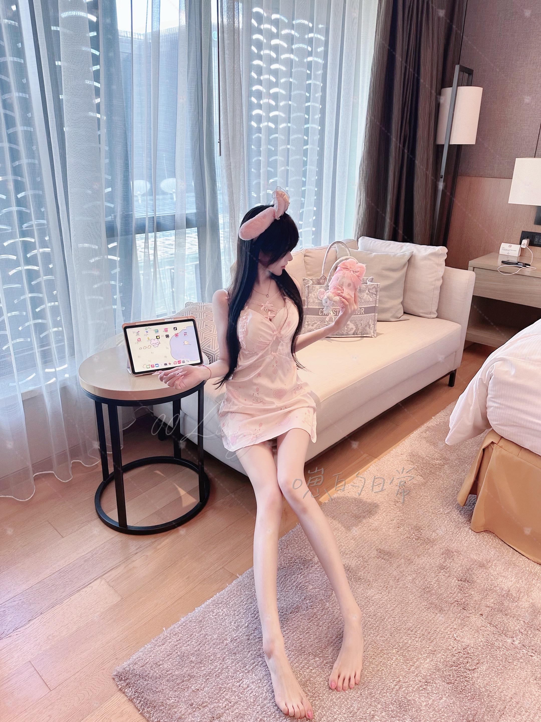 你真的想多了 根本没有什么人恨你 更没人爱你 所有人都懒得叼你