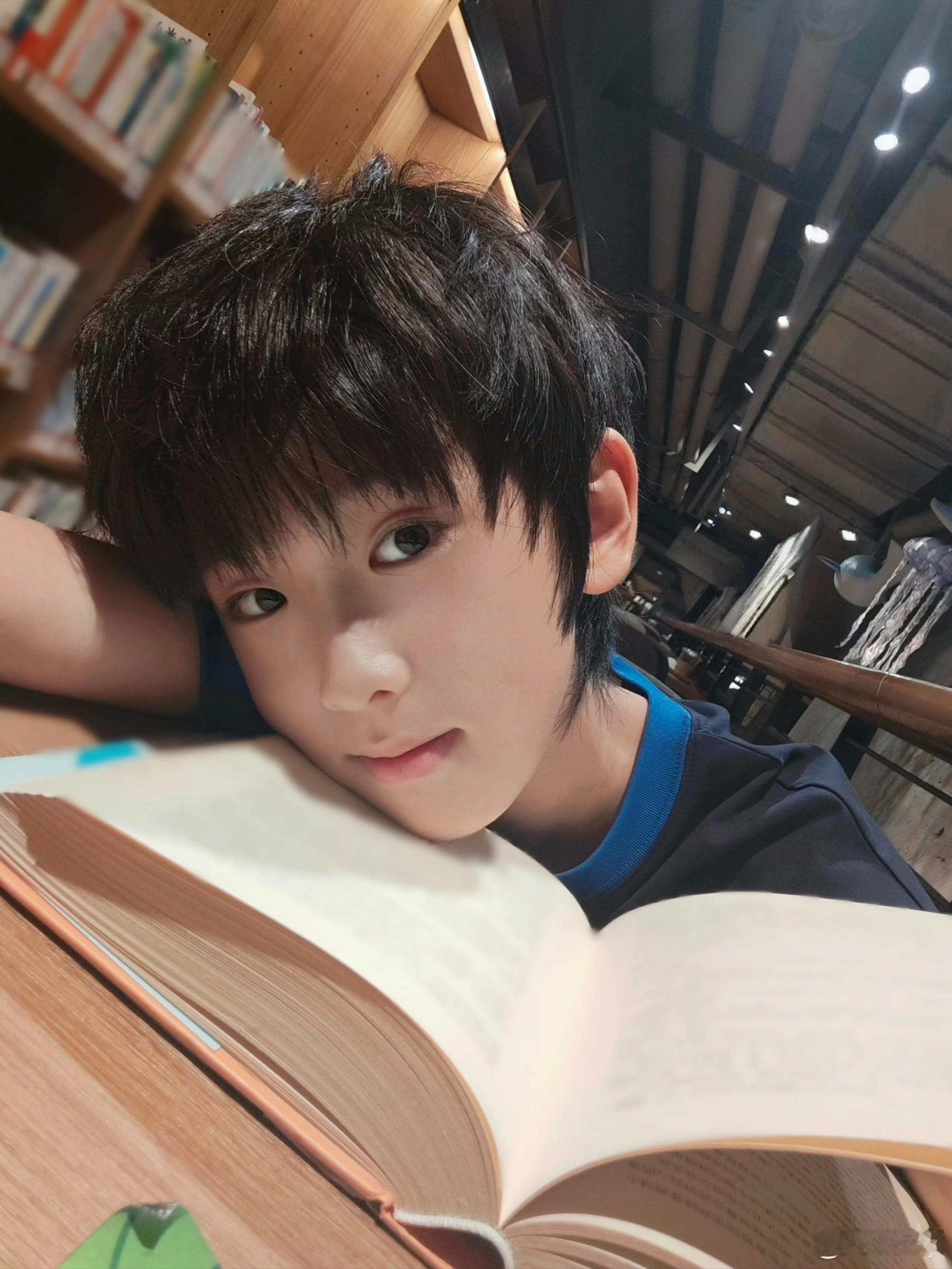 赵俊羽🧡赵俊羽 楼内唯一all栀 “玫瑰向阳而生 他也从未停过脚步”𝓡𝓸?