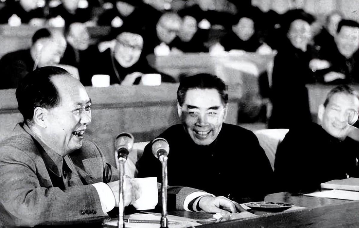 1975年周总理弥留之际与罗青长深谈，涉及多位姓名，其具体内容为何至今仍无人知晓