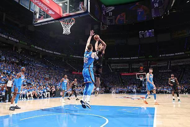 太阳主教练乔丹-奥特，虽然年龄不大，但其实还挺固执。他认定的伊戈达罗，不管表现好