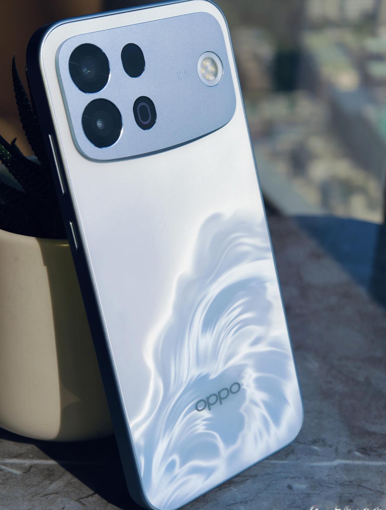 说实话看到这机子第一反应：10000mAh，这续航焦虑算是治好了~在户外工作、跑