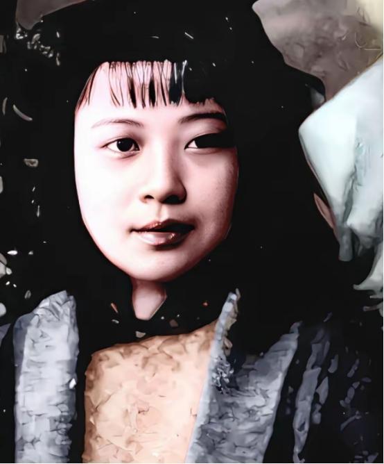 1963年，陈广胜当了师长，听说老家那个拜过堂的媳妇秀兰还在，一个人拉扯着他走时