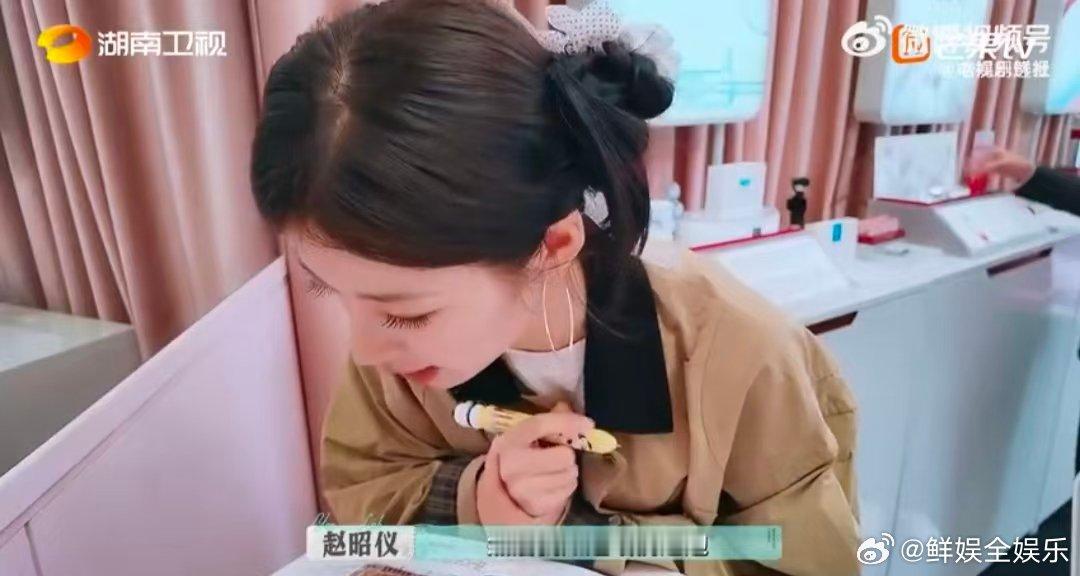 赵昭仪开发法国人脉巴黎合伙人名场面巴黎合伙人 谁看了赵昭仪借道具不夸一句？在法国