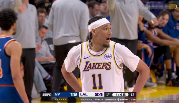 湖人替补中锋海斯真是太饿了！虽然今天湖人在主场以110：97击败尼克斯，但是向来